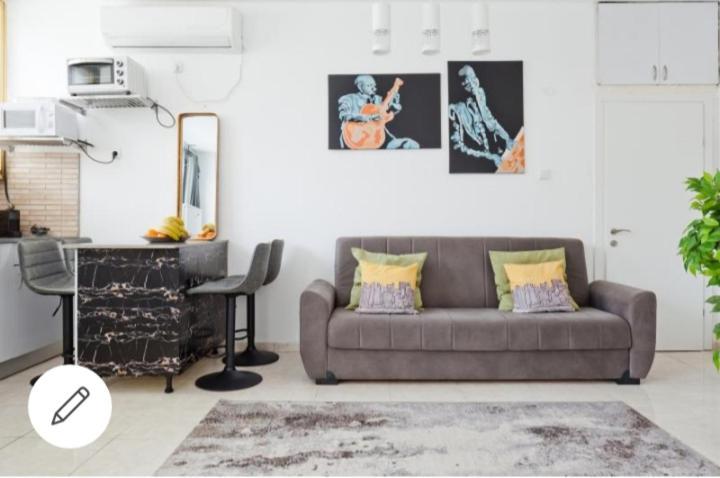 Bat Yam On The Beach Apartment Exterior foto