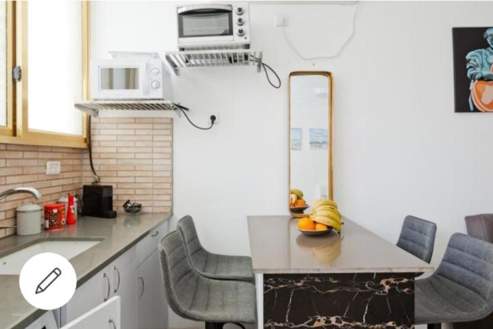 Bat Yam On The Beach Apartment Exterior foto