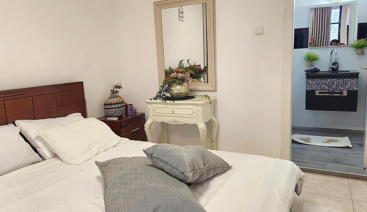 Bat Yam On The Beach Apartment Exterior foto