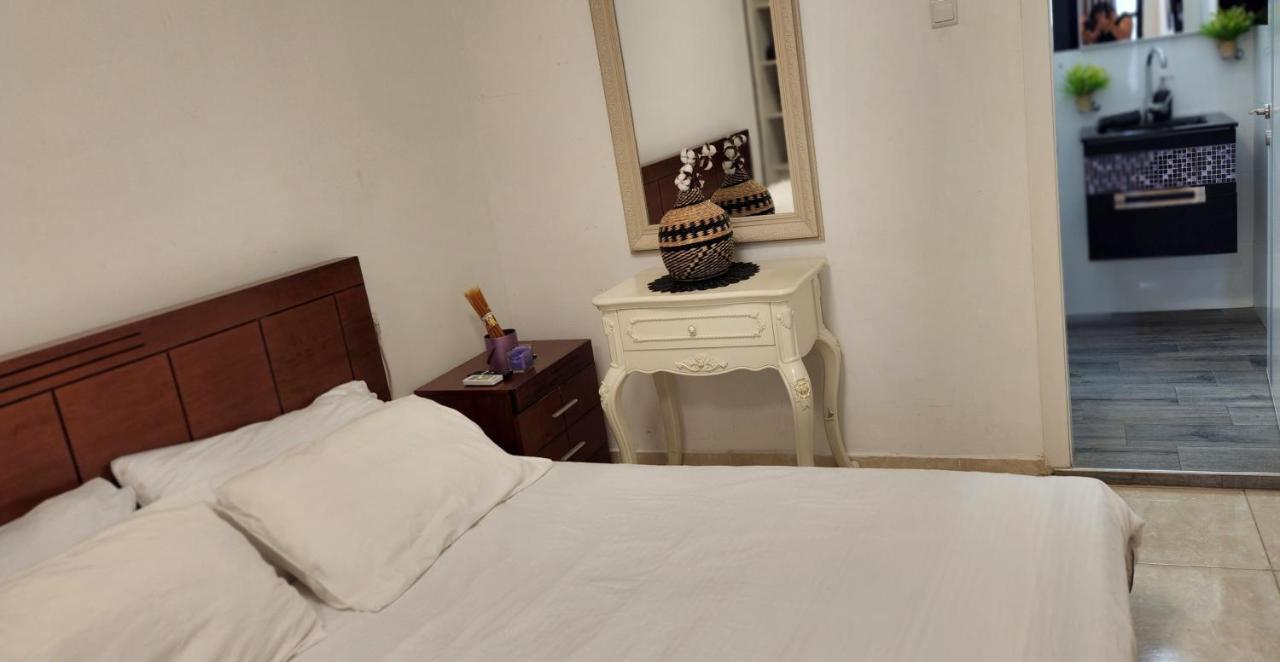 Bat Yam On The Beach Apartment Exterior foto