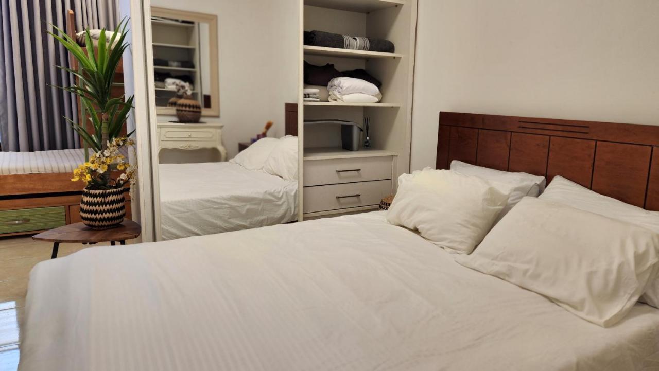 Bat Yam On The Beach Apartment Exterior foto